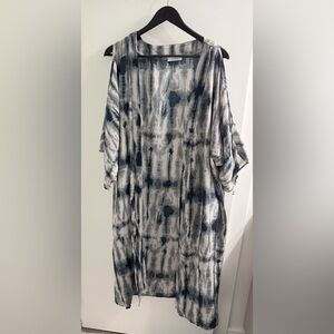 Lights Down Low Kimono - Gray/Combo
3X